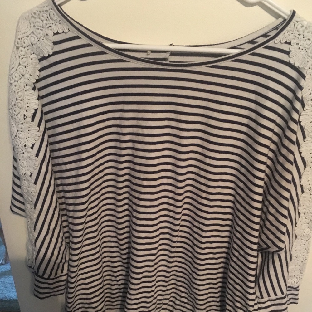 3/4 sleeve embroidery detail dolman top